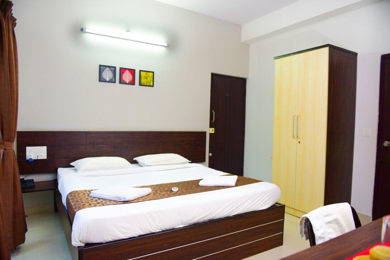 Varsha Enclave- Trinity House Aparthotel Májszúr Kültér fotó