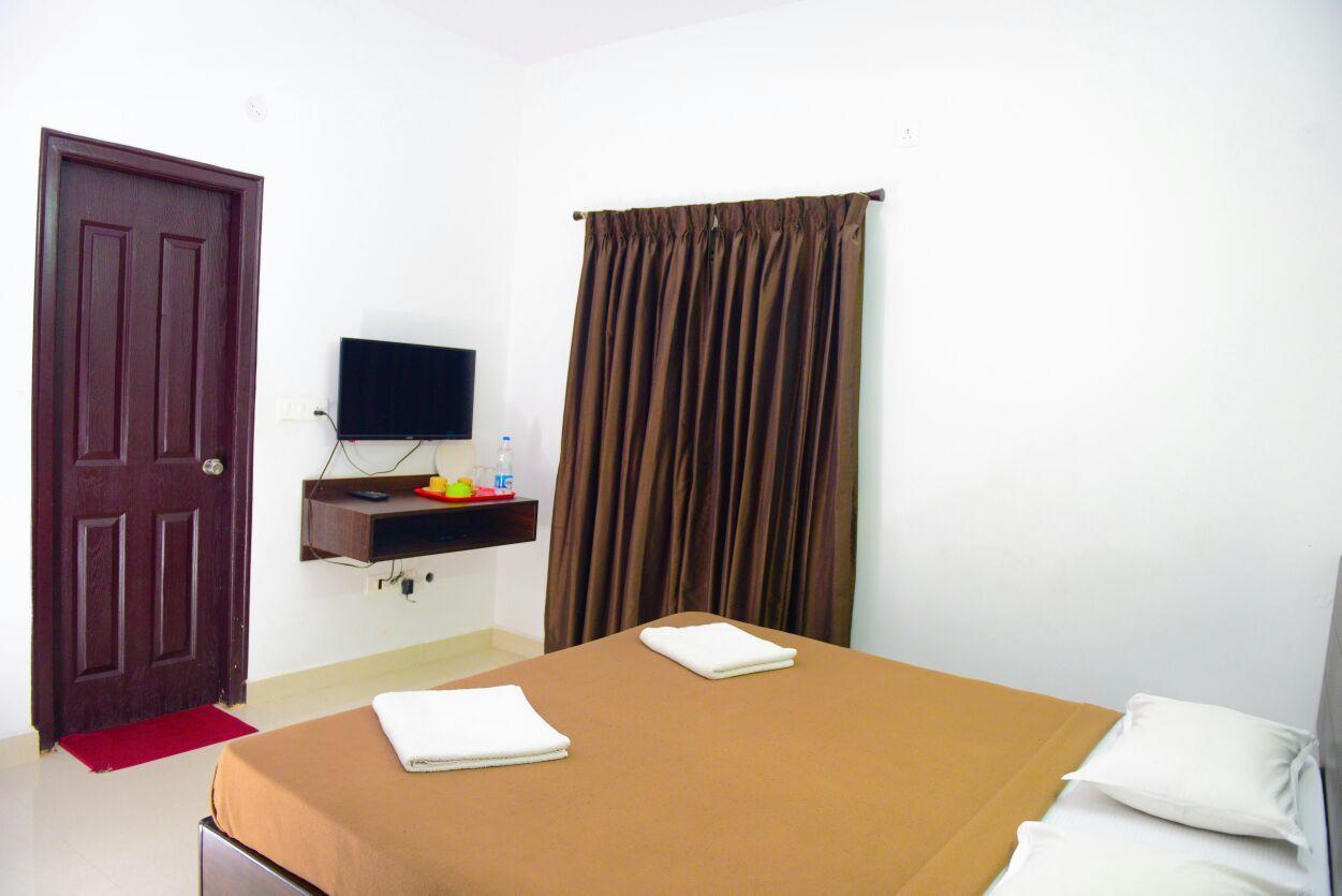 Varsha Enclave- Trinity House Aparthotel Májszúr Kültér fotó