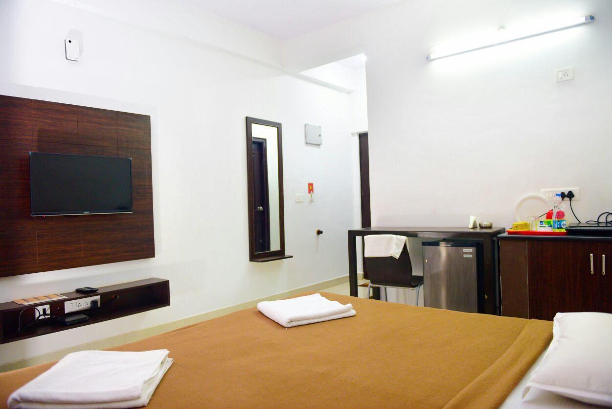 Varsha Enclave- Trinity House Aparthotel Májszúr Kültér fotó