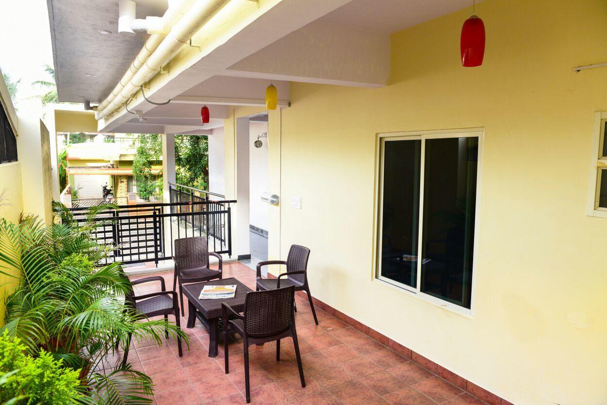 Varsha Enclave- Trinity House Aparthotel Májszúr Kültér fotó