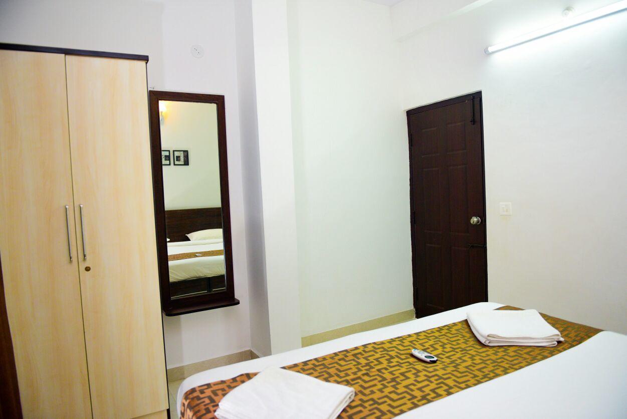 Varsha Enclave- Trinity House Aparthotel Májszúr Kültér fotó