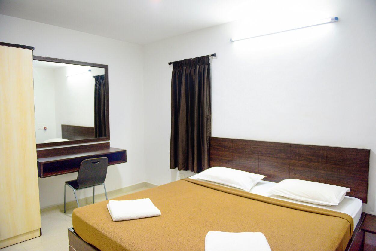 Varsha Enclave- Trinity House Aparthotel Májszúr Kültér fotó